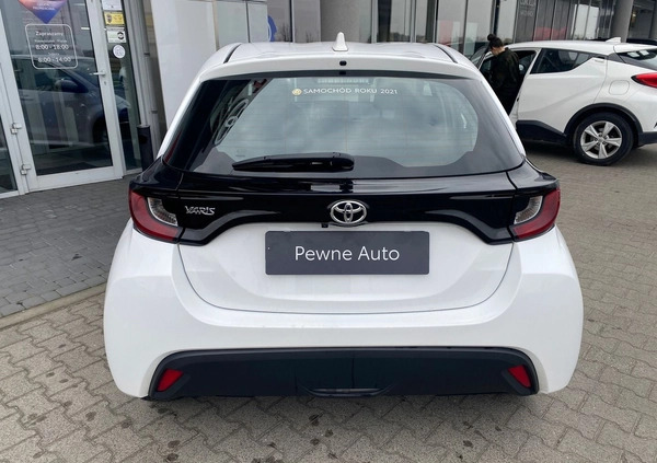 Toyota Yaris cena 63900 przebieg: 121529, rok produkcji 2022 z Brwinów małe 254